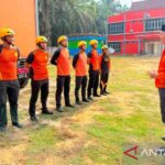 SAR Bungo melakukan koordinasi dalam pencarian dua korban perahu karam di Jambi, Sabtu (15/8/2026). Sumber foto: Antara