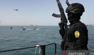 lustrasi - Unit-unit angkatan laut Iran dan Rusia melakukan simulasi penyelamatan kapal yang dibajak selama latihan gabungan di Pelabuhan Bandar Abbas, dekat Selat Hormuz, Hormozgan, Iran, Kamis (19/2/2026). Sumber foto: Antara lustrasi - Unit-unit angkatan laut Iran dan Rusia melakukan simulasi penyelamatan kapal yang dibajak selama latihan gabungan di Pelabuhan Bandar Abbas, dekat Selat Hormuz, Hormozgan, Iran, Kamis (19/2/2026). Sumber foto: Antara