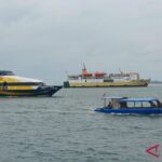 Transportasi laut menjadi moda utama yang menghubungkan konektivitas antarpulau di Provinsi Kepulauan Riau (Kepri), sebagai wilayah dengan geografis 96 persen lautan dan 2 persen daratan. Sumber foto: Antara