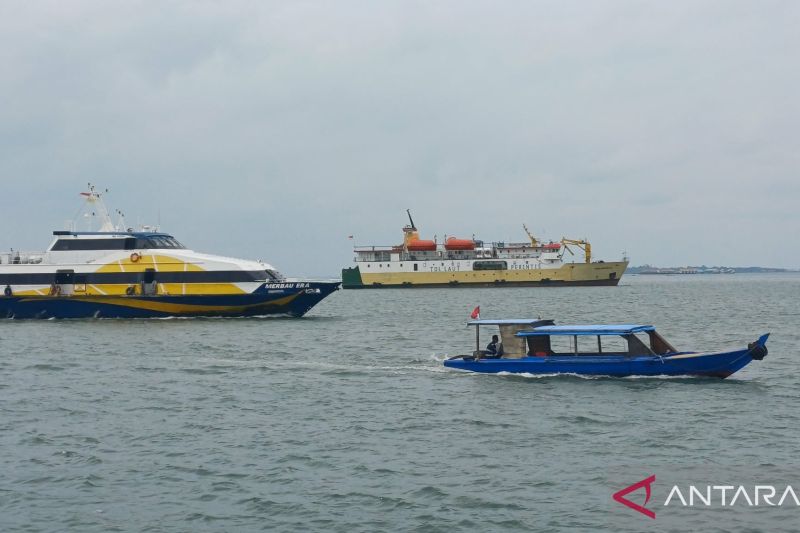Transportasi laut menjadi moda utama yang menghubungkan konektivitas antarpulau di Provinsi Kepulauan Riau (Kepri), sebagai wilayah dengan geografis 96 persen lautan dan 2 persen daratan. Sumber foto: Antara