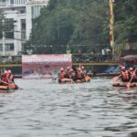 Arsip Foto - Peserta mengikuti lomba dayung pada Festival Passer Baroe di Jakarta Pusat, Sabtu (21/6/2025). Sumber foto: Antara