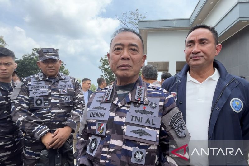 Indonesian Fleet Commander Vice Admiral Denih Hendrata interacts with the media in a doorstep interview in Batam, Riau Islands, on Sunday (August 9, 2026). Photo Source: Antara News Agency