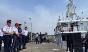 High-Level Meeting Tripartite Coast Guard Cooperation antara pihak Bakamla RI, Singapore Police Coast Guard (SPCG), dan Malaysian Maritime Enforcement Agency (MMEA) saat menyambut kedatangan kapal di Pangkalan Bakamla di Batam, Kepri, Selasa (11/8/2026). Sumber foto: Antara High-Level Meeting Tripartite Coast Guard Cooperation antara pihak Bakamla RI, Singapore Police Coast Guard (SPCG), dan Malaysian Maritime Enforcement Agency (MMEA) saat menyambut kedatangan kapal di Pangkalan Bakamla di Batam, Kepri, Selasa (11/8/2026). Sumber foto: Antara