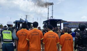 Destruction of 1.3 tons of ketamine seized by the Indonesian Navy and a joint team, with several suspected crew members standing in front of the incinerator at the Mako Kodaeral IV Batam in Batam, Riau Islands, on Wednesday (August 12, 2026). Photo Source: Antara News Agency