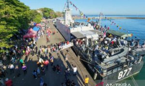 Ribuan warga Makassar dan sekitarnya memadati Markas Komando Daerah Angkatan Laut (Kodaeral VI) untuk menyaksikan beberapa pertunjukan dalam kegiatan Naval Base Open Day (NBOD) 2026 dalam rangka HUT Kodaeral VI di Makassar, Minggu (9/8/2026). Sumber foto: Antara Ribuan warga Makassar dan sekitarnya memadati Markas Komando Daerah Angkatan Laut (Kodaeral VI) untuk menyaksikan beberapa pertunjukan dalam kegiatan Naval Base Open Day (NBOD) 2026 dalam rangka HUT Kodaeral VI di Makassar, Minggu (9/8/2026). Sumber foto: Antara