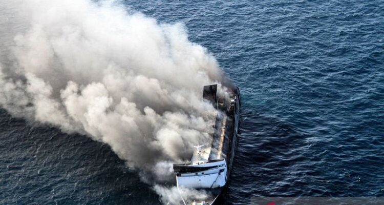Kapal Motor Penyeberangan Mutiara Sentosa II yang terbakar. Sumber Foto: Antara