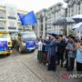 Dokumen pelapsan program Gerakan Langit Biru, yakni penyaluran bantuan air bersih dan bakti sosial oleh Agus Harimurti Yudhoyono (AHY) dan Partai Demokrat. Sumber foto: Antara