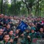Prajurit Angkatan Darat AS dan personel Tentara Nasional Indonesia Angkatan Darat (TNI AD) berfoto bersama disela-sela pelaksanaan Latihan Ksatria Warrior 2026 di Sumatera Selatan. Sumber foto: Antara