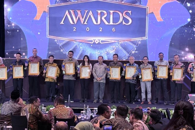 Inovasi Easy Access Zone Integration (EAZI) PT Terminal Teluk Lamong (TTL) meraih Radar Surabaya Awards 2026 pada kategori Perusahaan dengan Inovasi & Sinergi Logistik Maritim Terbaik di Surabaya, Jawa Timur. Sumber foto: Antara Inovasi Easy Access Zone Integration (EAZI) PT Terminal Teluk Lamong (TTL) meraih Radar Surabaya Awards 2026 pada kategori Perusahaan dengan Inovasi & Sinergi Logistik Maritim Terbaik di Surabaya, Jawa Timur. Sumber foto: Antara