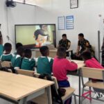 Program Taruna Bakti di Sekolah Rakyat Terintegrasi 74 di Kota Tual Maluku melibatkan Taruna Akademi TNI. Sumber foto: Antara