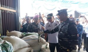 Commander of the Indonesian Fleet Command (Pangkoarmada RI) Vice Admiral Denih Hendrata (right), accompanied by Bangka Belitung Governor Hidayat Arsani (center) and Bangka Belitung Naval Base Commander Colonel (Mar) Yulindo (left), inspects evidence of illegal tin sand intercepted while being smuggled from Belitung to Malaysia, in Tanjungpandan, on Thursday (August 20, 2026). Photo Source: Antara News Agency