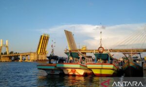 Kapal nelayan tengah bersandar. Sumber foto: Antara