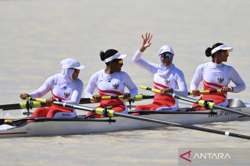 Arsip - Tim dayung putri Indonesia (dari kanan) Nur Azizah Patwa, Andi Reski Rahmawati, Yunita Huby, Aisah Nabila melambaikan tangan ke arah penonton usai final nomor dayung putri empat orang SEA Games 2025 di Royal Thai Navy Rowing and Canoeing Training Center, Ban Chang, Rayong, Chon Buri, Thailand, Selasa (16/12/2025). Indonesia meraih medali perak dengan catatan waktu 7 menit 43,294 detik sedangkan medali emas diraih Vietnam dengan waktu 7 menit 31,847 detik dan medali perunggu diraih tuan rumah Thailand dengan catatan waktu 7 menit 47,647 detik. Sumber foto: Antara Arsip - Tim dayung putri Indonesia (dari kanan) Nur Azizah Patwa, Andi Reski Rahmawati, Yunita Huby, Aisah Nabila melambaikan tangan ke arah penonton usai final nomor dayung putri empat orang SEA Games 2025 di Royal Thai Navy Rowing and Canoeing Training Center, Ban Chang, Rayong, Chon Buri, Thailand, Selasa (16/12/2025). Indonesia meraih medali perak dengan catatan waktu 7 menit 43,294 detik sedangkan medali emas diraih Vietnam dengan waktu 7 menit 31,847 detik dan medali perunggu diraih tuan rumah Thailand dengan catatan waktu 7 menit 47,647 detik. Sumber foto: Antara