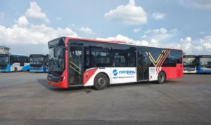 lustrasi bus Transjakarta. PT Transportasi Jakarta memperpanjang waktu operasional pada rute-rute menuju stasiun kereta api dan pelabuhan pada masa Angkutan Lebaran 1446H dari semula pukul 05.00 WIB - 22.00 WIB menjadi hingga pukul 23.59 WIB. Sumber foto: Antara lustrasi bus Transjakarta. PT Transportasi Jakarta memperpanjang waktu operasional pada rute-rute menuju stasiun kereta api dan pelabuhan pada masa Angkutan Lebaran 1446H dari semula pukul 05.00 WIB - 22.00 WIB menjadi hingga pukul 23.59 WIB. Sumber foto: Antara