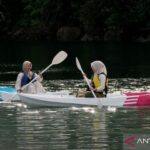 Illustration - Tourists use stand-up paddle boards at Lhok Gaca Lake, Aceh Besar, Aceh, Sunday (July 12, 2026). Photo Source: Antara News Agency