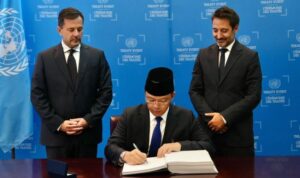 Menteri Luar Negeri Sugiono mewakili Pemerintah Indonesia menandatangani Konvensi PBB tentang Kejahatan Siber di Markas Besar PBB di New York, Amerika Serikat pada Kamis (24/9/2026). Sumber foto: Antara Menteri Luar Negeri Sugiono mewakili Pemerintah Indonesia menandatangani Konvensi PBB tentang Kejahatan Siber di Markas Besar PBB di New York, Amerika Serikat pada Kamis (24/9/2026). Sumber foto: Antara