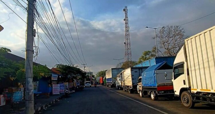 Antrian kendaraan menuju Pelabuhan Gilimanuk, Kabupaten Jembrana, Bali. Sumber foto: Antara
