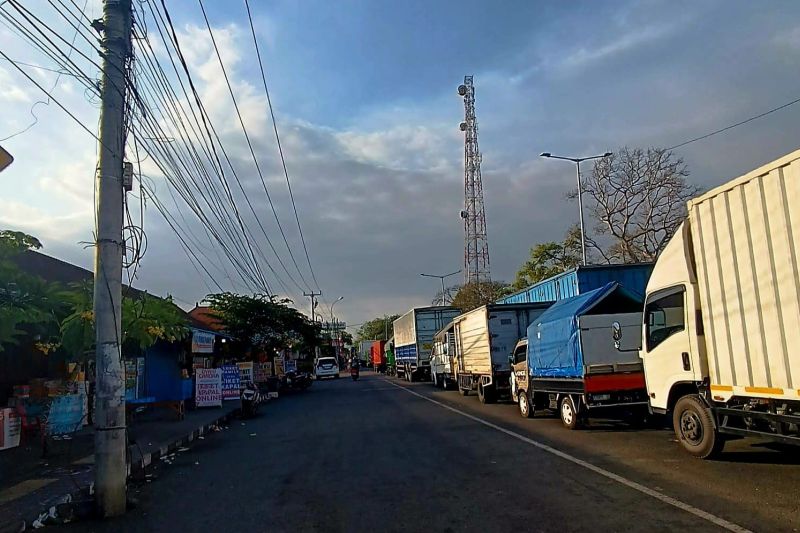 Antrian kendaraan menuju Pelabuhan Gilimanuk, Kabupaten Jembrana, Bali. Sumber foto: Antara