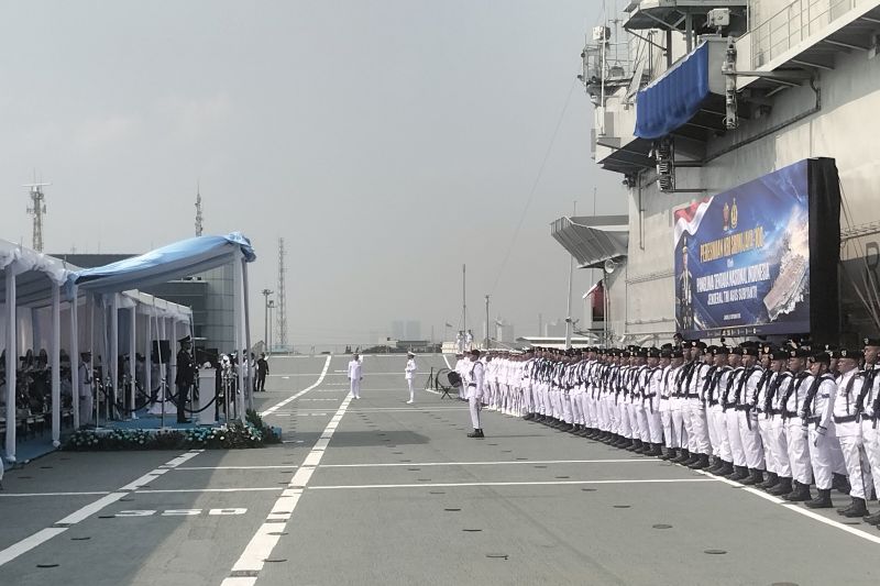 Upacara pemberian nama dan pengibaran bendera merah putih di atas KRI Sriwjaya-100 yang bersandar di Dermaga 107, Pelabuhan Tanjung Priok, Jakarta Utara, Kamis (24/9/2026). Sumber foto: Antara Upacara pemberian nama dan pengibaran bendera merah putih di atas KRI Sriwjaya-100 yang bersandar di Dermaga 107, Pelabuhan Tanjung Priok, Jakarta Utara, Kamis (24/9/2026). Sumber foto: Antara
