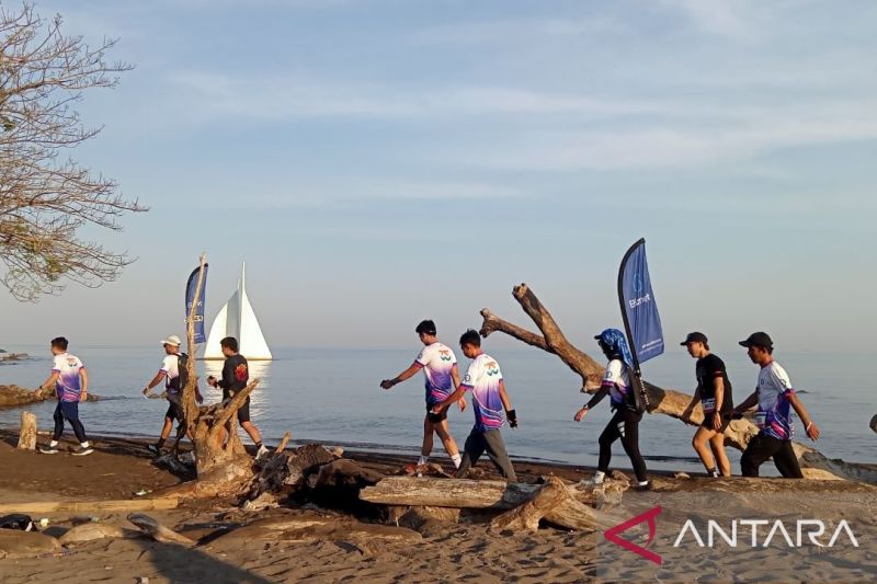 Suasana kegiatan lomba lari yang dikemas memperkenalkan destinasi wisata bahari diKota Makassar lewat Edukasi Run Tourism di Makassar, Minggu (20/9/206). Sumber foto: Antara Suasana kegiatan lomba lari yang dikemas memperkenalkan destinasi wisata bahari diKota Makassar lewat Edukasi Run Tourism di Makassar, Minggu (20/9/206). Sumber foto: Antara