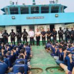 Sebanyak 123 narapidana berada di atas kapal yang membawa mereka menuju Lapas di Pulau Nusakambangan, Cilacap, Jawa Tengah, Kamis (10/9/2026). Sumber foto: Antara