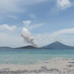 Gunung Anak Krakatau yang tengah aktif. Sumber foto: Antara