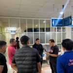 Personel Satreskrim Polresta Banda Aceh saat melakukan penyelidikan terkait meninggalnya taruna Poltekpel Malahayati Aceh, di RSUDZA Banda Aceh, Minggu (27/9/2026). Sumber foto: Antara
