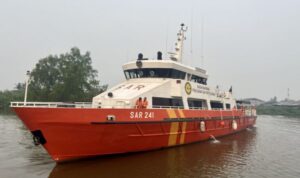 Basarnas mengerahkan KN SAR Laksmana 241 untuk mencari Kapal Virgo Transport 8 yang membawa penumpang 243 orang hilang kontak di Laut Jawa, di Banjarmasin, Kalimantan Selatan, Minggu (13/9/2026). Sumber foto: Antara