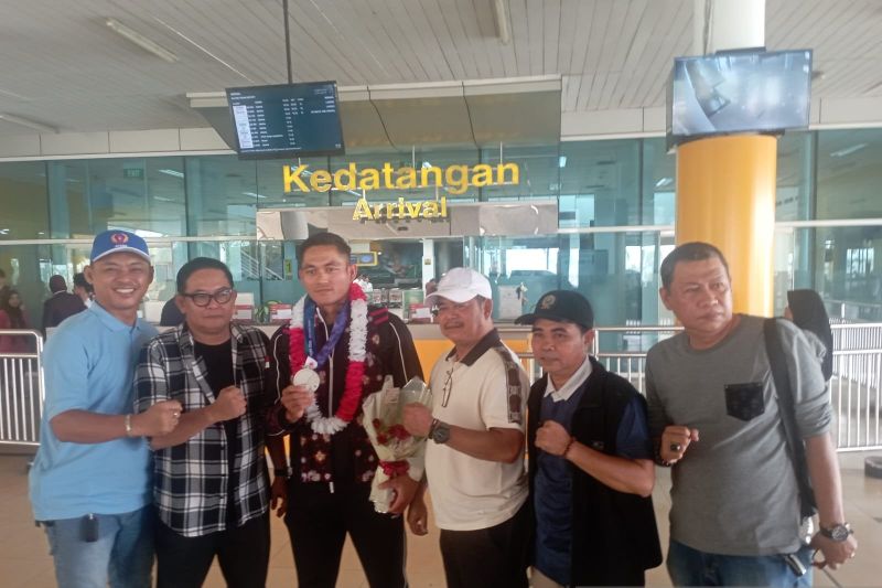 Penyambutan atlet Jambi yang berhasil meraih medali perak Asian Games di Jepang tiba di Jambi. Sumber foto: Antara Penyambutan atlet Jambi yang berhasil meraih medali perak Asian Games di Jepang tiba di Jambi. Sumber foto: Antara