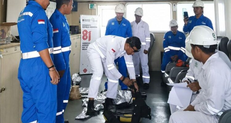 Safety meeting dan latihan keadaan darurat di KMP Portlink II yang diselenggarakan PT ASDP di Cabang Lembar, Lombok Barat, Nusa Tenggara Barat. Sumber foto: Antara
