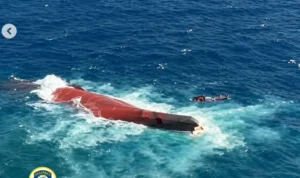 Kondisi KM Virgo Transport 8 yang terbalik di Laut Jawa. Sumber foto: Basarnas