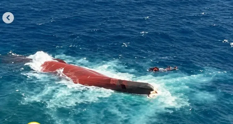 Kondisi KM Virgo Transport 8 yang terbalik di Laut Jawa. Sumber foto: Basarnas