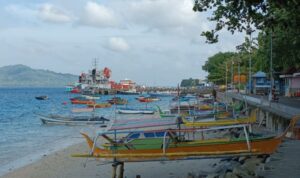 Arsip - Nelayan diharapkan mewaspadai angin kencang saat melakukan aktifitas. Tampak perahu nelayan yang sandar di Pelabuhan Melonguane, Kabupaten Kepulauan Talaud. Sumber foto: Antara Arsip - Nelayan diharapkan mewaspadai angin kencang saat melakukan aktifitas. Tampak perahu nelayan yang sandar di Pelabuhan Melonguane, Kabupaten Kepulauan Talaud. Sumber foto: Antara