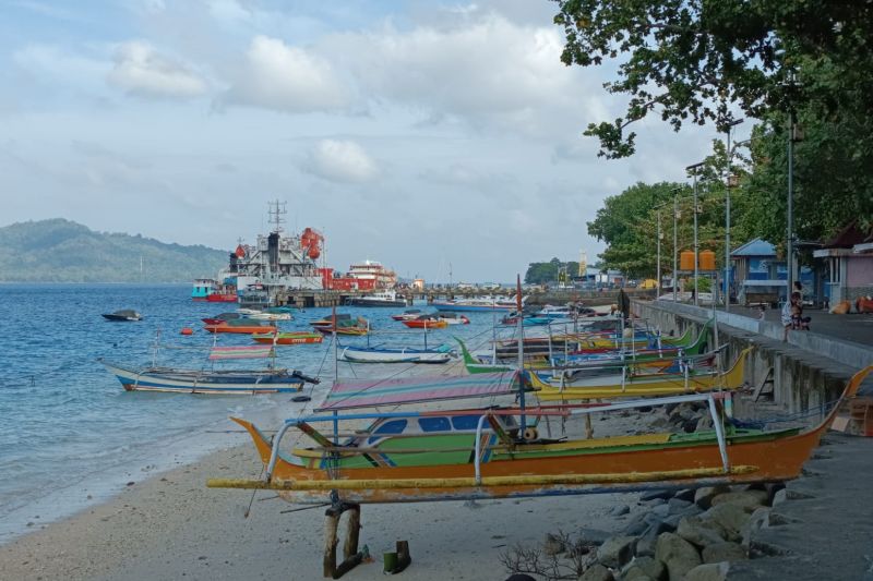 Arsip - Nelayan diharapkan mewaspadai angin kencang saat melakukan aktifitas. Tampak perahu nelayan yang sandar di Pelabuhan Melonguane, Kabupaten Kepulauan Talaud. Sumber foto: Antara