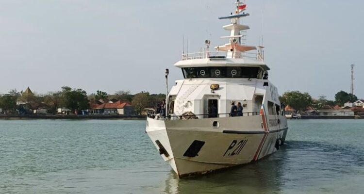 Kapal Negara Patroli KN Grantin P. 211 diberangkatkan untuk memperkuat operasi SAR pencarian korban KMP Virgo Transport 8 di Perairan Laut Jawa. Sumber foto: Antara
