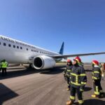 Suasana penanganan pesawat Garuda nomor penerbangan GA-604 rute Jakarta-Makassar yang mengalami pecah ban pada salah satu roda utama saat dalam penerbangan menuju Bandara Internasional Sultan Hasanuddin, Kabupaten Maros, Sulawesi Selatan, Kamis (3/9/2026). Sumber foto: Antara
