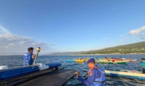 Satuan Polisi Perairan dan Udara (Satpolairud) Polres Banggai Kepulauan, Sulawesi Tengah melakukan patroli di wilayah perairan hukum setempat untuk mencegah praktik penangkapan ikan secara ilegal (illegal fishing). Sumber foto: Antara