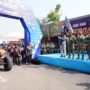 Panglima TNI saat melepas race Open Tournament Off Road yang diikuti 161 kendaraan roda empat (R4), terdiri dari 58 kendaraan kategori Fun Off Road dan 103 kendaraan kategori Non Fun Off Road. Sumber foto: Puspen TNI