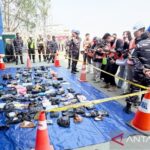 Barang-barang milik korban Kapal Virgo yang ditemukan dan di tempatkan sementara di dermaga Pelabuhan Trisakti Banjarmasin, Jumat (18/9/2026). Sumber foto: Antara