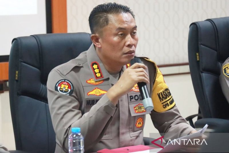 Kabid Humas Polda Kalsel Kombes Pol Nur Khamid memberikan keterangan di Banjarmasin, Sabtu malam (26/9/2026). Sumber foto: Antara Kabid Humas Polda Kalsel Kombes Pol Nur Khamid memberikan keterangan di Banjarmasin, Sabtu malam (26/9/2026). Sumber foto: Antara