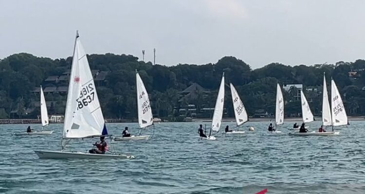 Lomba layar yang berlangsung di Nongsa Point Marina dalam rangka HUT ke-81 TNI yang diselenggarakan oleh Kodaeral IV TNI AL di Batam, Kepri, Jumat (18/9/2026).Sumber foto: Antara