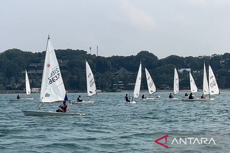 Lomba layar yang berlangsung di Nongsa Point Marina dalam rangka HUT ke-81 TNI yang diselenggarakan oleh Kodaeral IV TNI AL di Batam, Kepri, Jumat (18/9/2026).Sumber foto: Antara Lomba layar yang berlangsung di Nongsa Point Marina dalam rangka HUT ke-81 TNI yang diselenggarakan oleh Kodaeral IV TNI AL di Batam, Kepri, Jumat (18/9/2026).Sumber foto: Antara