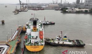 Pengapalan SF-05 di dermaga Kilang Balikpapan. Sumber foto: Antara
