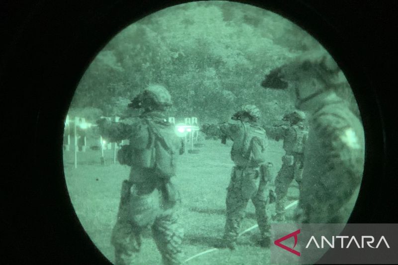 Pasukan Korps Marinir mengikuti latihan menembak saat malam hari dalam ajang Latihan Gabungan Bersama (Latgabma) Super Garuda Shield (SGS) 2026 di Batalyon Infanteri 9 Marinir, Teluk Pandan, Pesawaran, Lampung, Kamis (4/9/2026). Sumber foto: Antara Pasukan Korps Marinir mengikuti latihan menembak saat malam hari dalam ajang Latihan Gabungan Bersama (Latgabma) Super Garuda Shield (SGS) 2026 di Batalyon Infanteri 9 Marinir, Teluk Pandan, Pesawaran, Lampung, Kamis (4/9/2026). Sumber foto: Antara