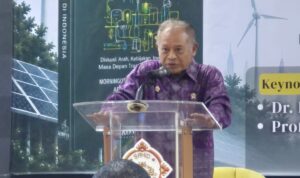 Ketua Umum IKAL Prof. Dr. Ir. Purnomo Yusgiantoro, M.Sc., M.A., Ph.D., IPU saat memberi kata pengantar pada peluncuran buku "Transisi Energi di Indonesia" yang berlangsung di Universitas Sahid, Jakarta, Jumat (4/9/2026). Sumber foto: indomaritim.com/Red