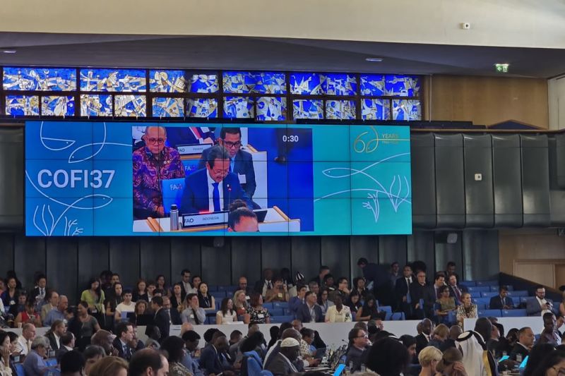 Menteri Kelautan dan Perikanan Sakti Wahyu Trenggono berbicara dalam Sidang ke-37 Komite Perikanan Organisasi Pangan dan Pertanian Perserikatan Bangsa-Bangsa (FAO Committee on Fisheries/COFI) di Roma, Italia, Senin (7/9/2026). Sumber foto: Antara Menteri Kelautan dan Perikanan Sakti Wahyu Trenggono berbicara dalam Sidang ke-37 Komite Perikanan Organisasi Pangan dan Pertanian Perserikatan Bangsa-Bangsa (FAO Committee on Fisheries/COFI) di Roma, Italia, Senin (7/9/2026). Sumber foto: Antara