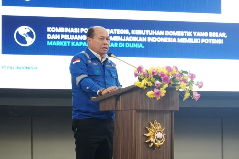 Direktur Utama PT PAL Indonesia Kaharuddin Djenod dalam Seminar Nasional HUT Paguyuban Hiu Kencana bersama SESKOAL di Surabaya, Jawa Timur. Sumber foto: Antara