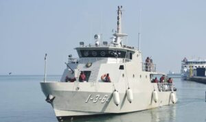 Kapal Angkatan Laut (KAL) Anyer I-3-64 dari Pangkalan TNI AL (Lanal) Banten. Sumber foto: indomaritim.com/Hes Kapal Angkatan Laut (KAL) Anyer I-3-64 dari Pangkalan TNI AL (Lanal) Banten. Sumber foto: indomaritim.com/Hes