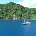 Kapal melintas di perairan Pulau Teon, Nila, dan Serua (TNS) di Kabupaten Maluku Tengah, Maluku. Sumber foto: Antara
