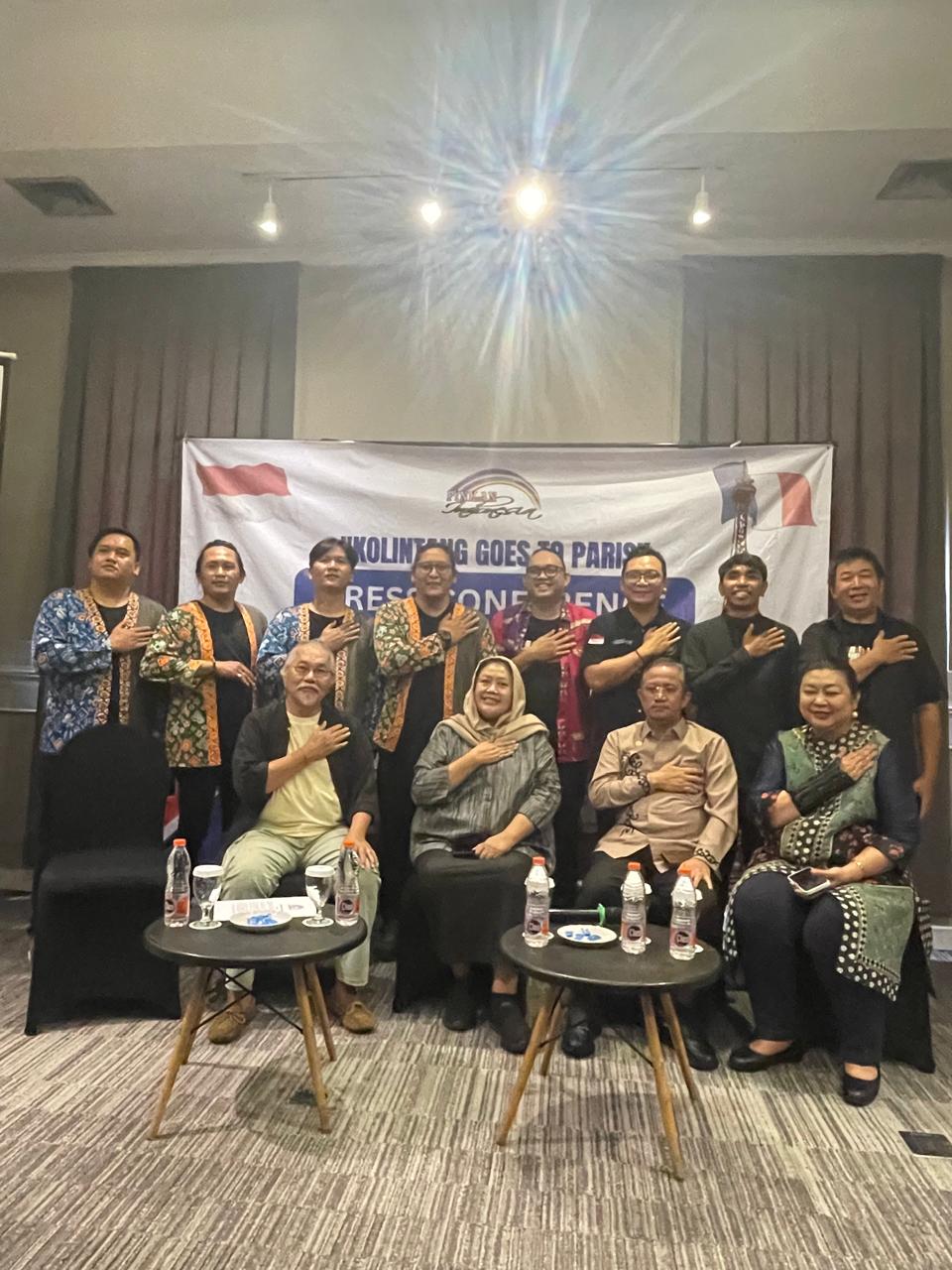 Ketua Umum DPP Persatuan Insan Kolintang Nasional (PINKAN) Indonesia Penny Iriana Marsetio bersama Pemusik Kolintang dalam jumpa pers di Jakarta, Kamis (17/9/26). Sumber foto: indomaritim.com/Hes Ketua Umum DPP Persatuan Insan Kolintang Nasional (PINKAN) Indonesia Penny Iriana Marsetio bersama Pemusik Kolintang dalam jumpa pers di Jakarta, Kamis (17/9/26). Sumber foto: indomaritim.com/Hes
